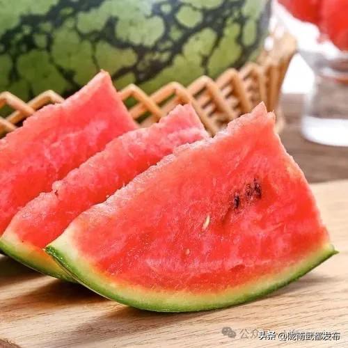 来这里吃瓜,这里吃瓜，热闹非凡！